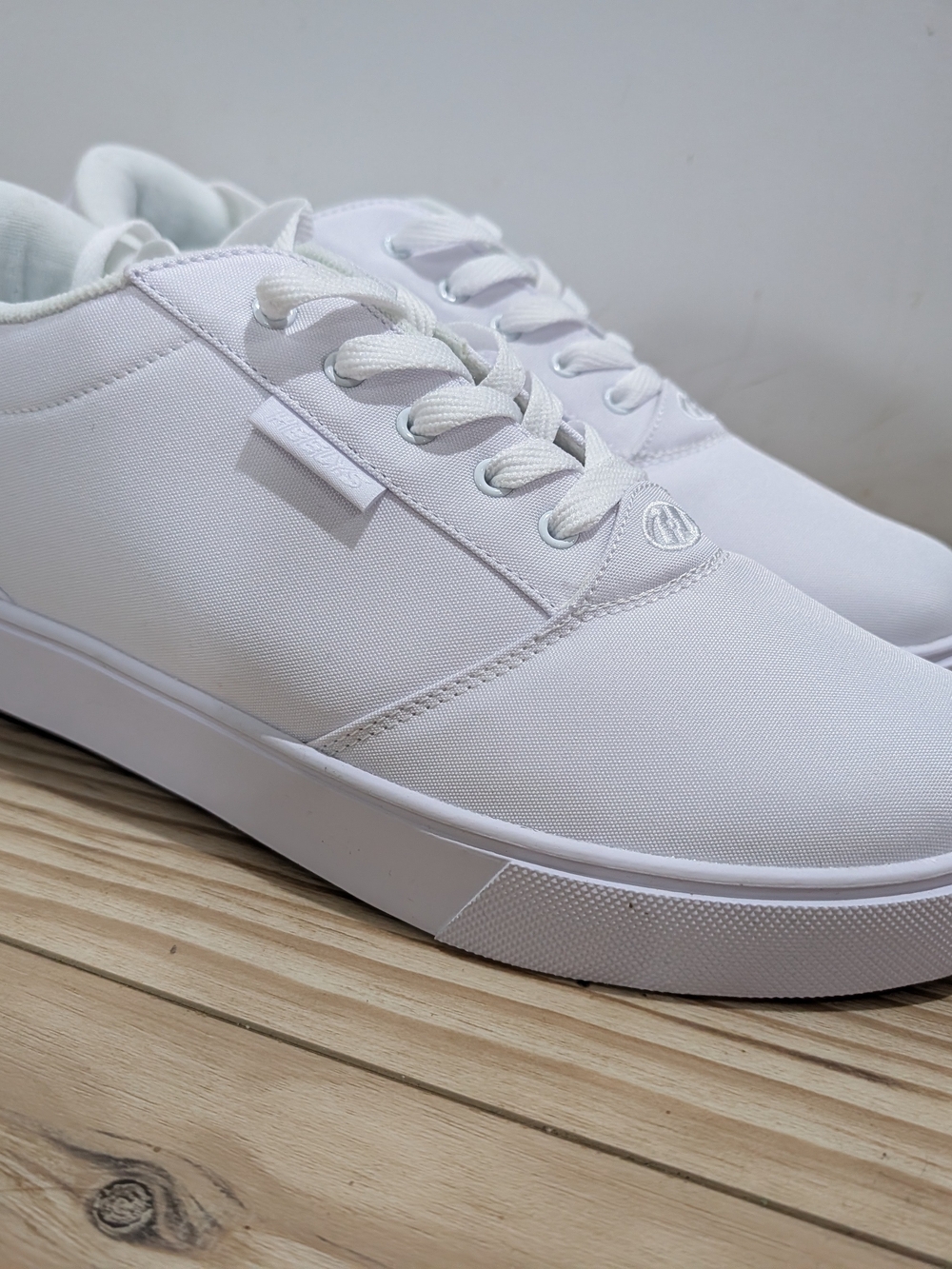 Heelys Men’s Size 12 White Skate Shoes Sneakers Hidden Wheels Like New - Picture 5 of 10